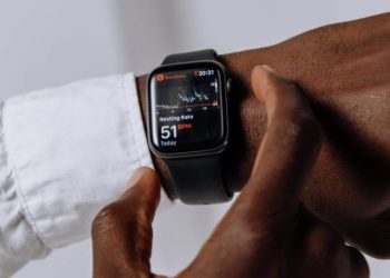 Photo by cottonbro from Pexels: https://www.pexels.com/photo/person-wearing-silver-aluminum-case-apple-watch-with-white-sport-band-5083221/