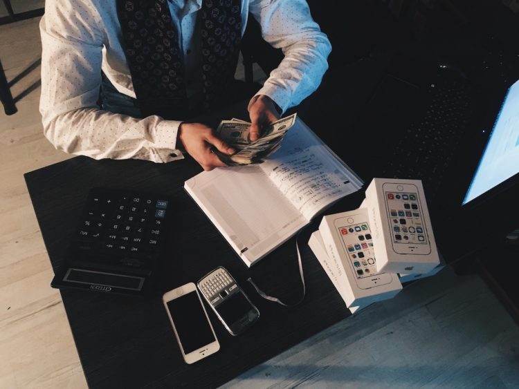 Photo by Kuncheek from Pexels: https://www.pexels.com/photo/accountant-counting-money-210990/
