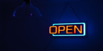 Photo by Ben Taylor: https://www.pexels.com/photo/yellow-and-teal-open-neon-signage-109998/