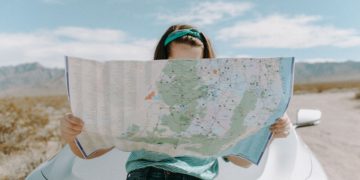 Photo by Leah Kelley: https://www.pexels.com/photo/woman-looking-at-the-map-3935702/