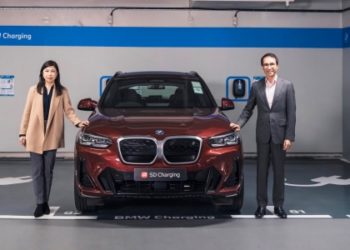 : (Left to right) Helen Lau, deputy director and head of Hong Kong business operation at Hang Lung Properties and Eric Leung, head of mobility solutions at Sime Darby Motor Group