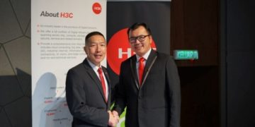 (L-R) Rockies Ma, managing director of H3C Malaysia, and Kevin Kuak, executive director of Fortesys