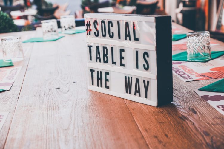 Photo by Susanne Jutzeler, suju-foto : https://www.pexels.com/photo/white-and-black-signage-on-top-of-a-wooden-table-3040631/