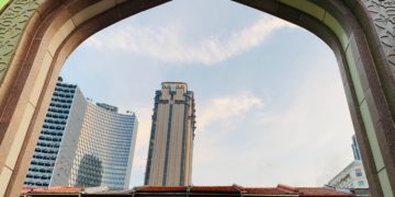 Photo by Shamsuddin Habib: https://www.pexels.com/photo/parkview-square-skyscraper-seen-through-gate-against-blue-sky-in-singapore-18249195/