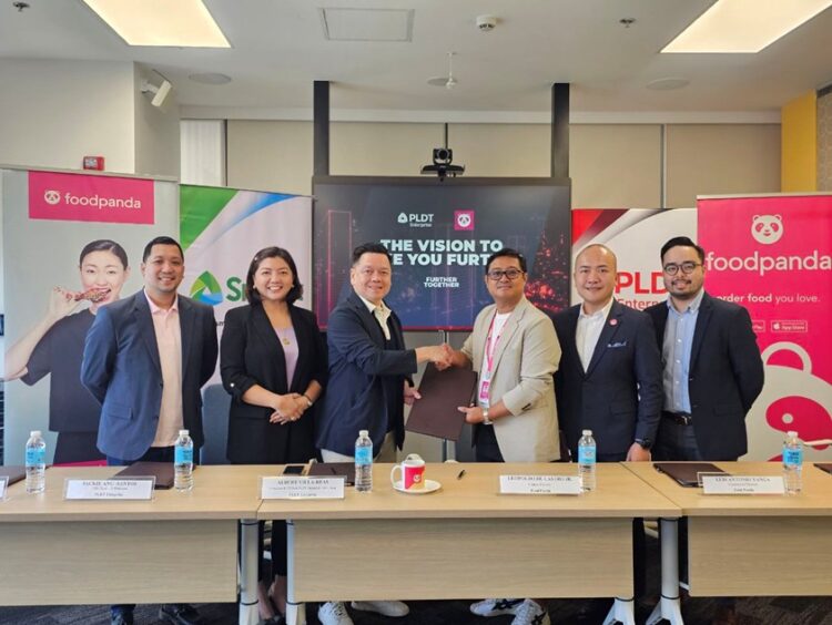 From left to right: Robert Jay Sumulong, Smart Category Head, IoT Solutions; Jackielyn Ang, PLDT Enterprise IT and Platforms Head; Albert Villa-Real, PLDT Global President and CEO and PLDT Enterprise Revenue Group Head; Leopoldo De Castro Jr., foodpanda Philippines Finance Director; Luis Antonio Yanga, foodpanda Philippines Commercial Director; and Timothy Ong, foodpanda Philippines Head of Vendor Performance and Projects