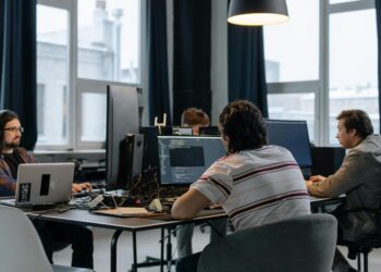 Photo by cottonbro studio: https://www.pexels.com/photo/men-sitting-at-the-desks-in-an-office-and-using-computers-6804068/