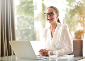 Photo by Andrea Piacquadio: https://www.pexels.com/photo/laughing-businesswoman-working-in-office-with-laptop-3756679/