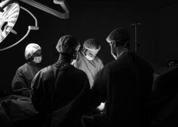 Photo by Jonathan Borba: https://www.pexels.com/photo/doctors-performing-a-surgery-in-the-operating-room-13697925/