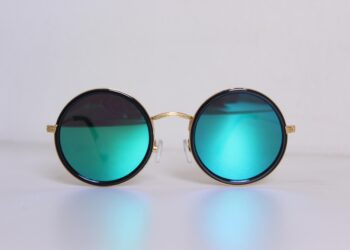 Photo by Felipe Ferreira: https://www.pexels.com/photo/black-framed-hippie-sunglasses-701877/