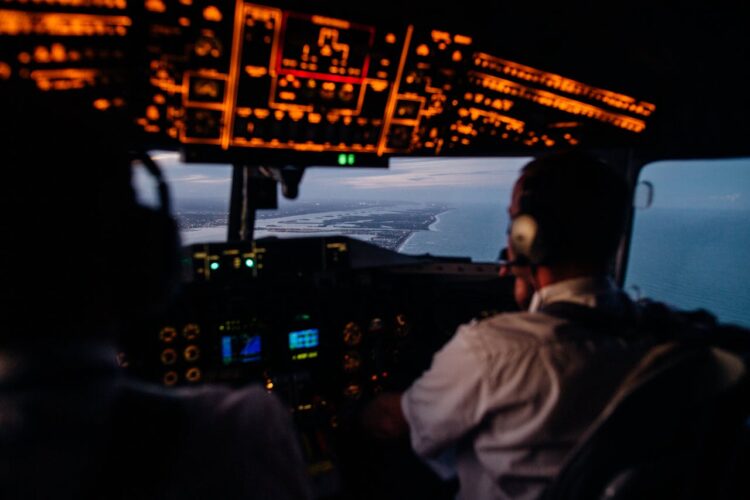 Photo by Kelly    : https://www.pexels.com/photo/anonymous-pilots-in-aircraft-cockpit-flying-over-sea-4269517/