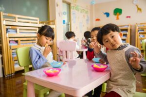 Photo by Naomi Shi: https://www.pexels.com/photo/three-toddler-eating-on-white-table-1001914/