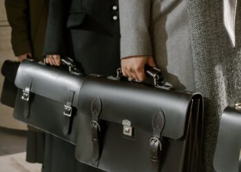 Photo by cottonbro studio: https://www.pexels.com/photo/businessman-fashion-woman-legs-6535346/