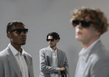 Photo by cottonbro studio: https://www.pexels.com/photo/group-of-men-wearing-suits-posing-together-9078004/