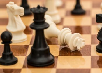 Photo by Pixabay: https://www.pexels.com/photo/black-white-and-brown-chess-board-game-139392/