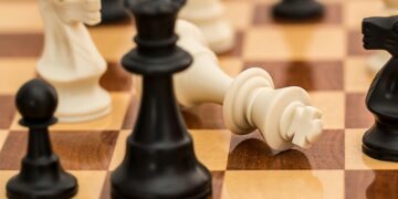 Photo by Pixabay: https://www.pexels.com/photo/black-white-and-brown-chess-board-game-139392/