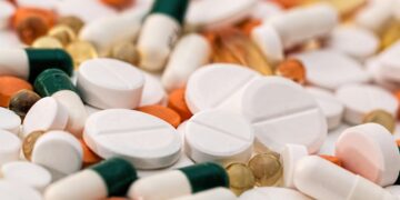 Photo by Pixabay: https://www.pexels.com/photo/close-up-photo-of-medicinal-drugs-159211/