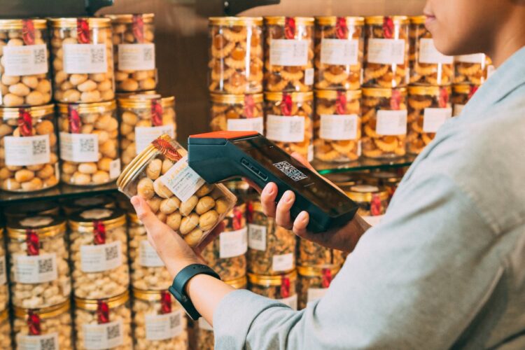 Photo by iMin Technology: https://www.pexels.com/photo/person-scanning-qr-code-on-jar-of-pickles-12935049/