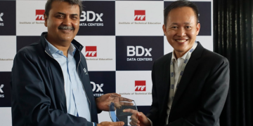 Photo: MoU Ceremony with Plaque Presentation between Mr Mayank Srivastava, chief executive officer of BDx Data Centres and Mr Peter Lam, chief executive officer of Singapore's Institute of Technical Education, ITE