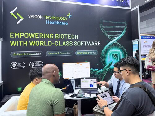 PHOTO Saigon Technology showcases AI-powered healthcare solutions at an industry expo