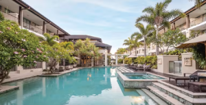 https://assets.minorhotels.com/image/upload/q_auto,f_auto,c_limit,w_1045/media/minor/mhg/images/rebrand/homepage/carousel/slider_oaks.jpg