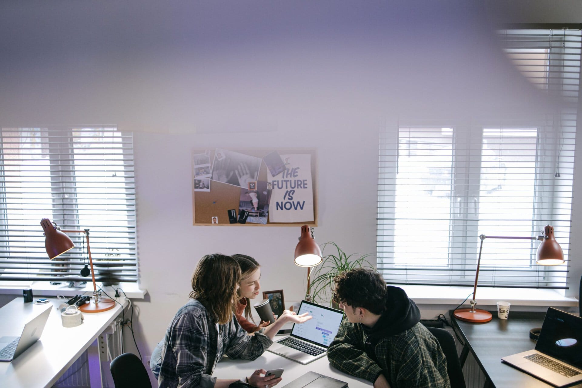 Photo by Ivan S: https://www.pexels.com/photo/colleagues-using-a-laptop-7212946/
